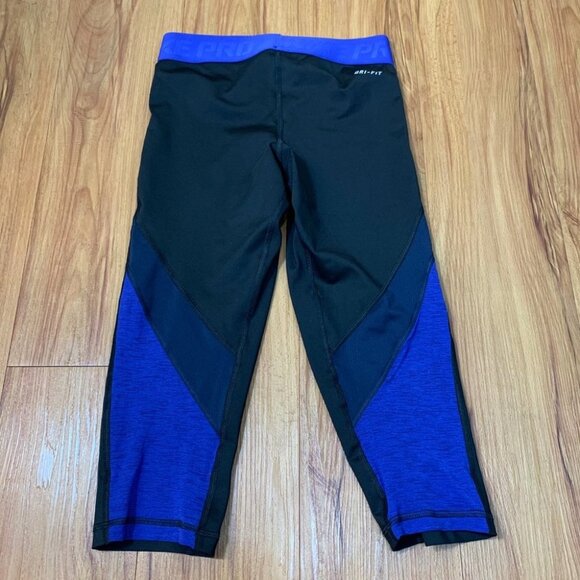 Nike Pro Black & Blue Hypercool Flash Capri Leggings - Picture 4 of 13